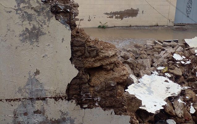 Bakıda məktəbin hasarı uçdu, dərslər dayandırıldı - Foto